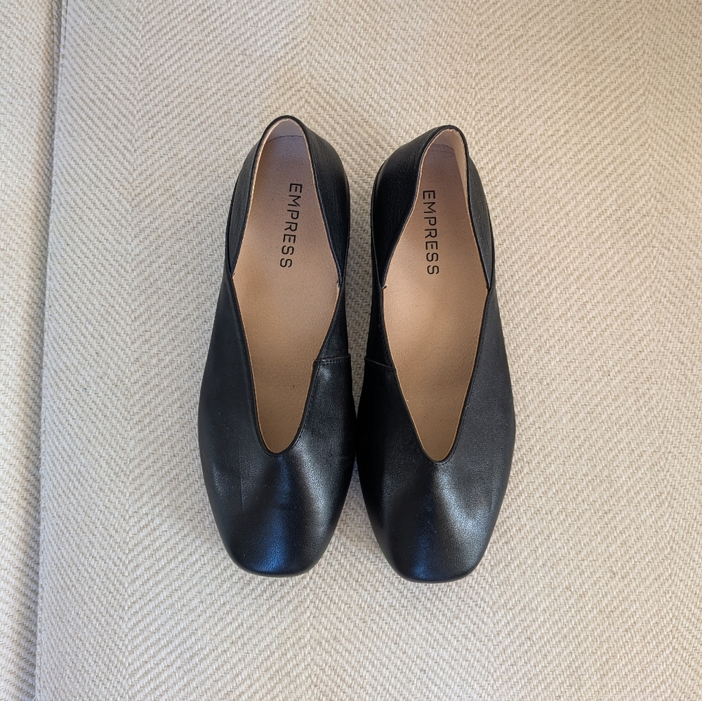 Empress Black Leather V-Neck Flats